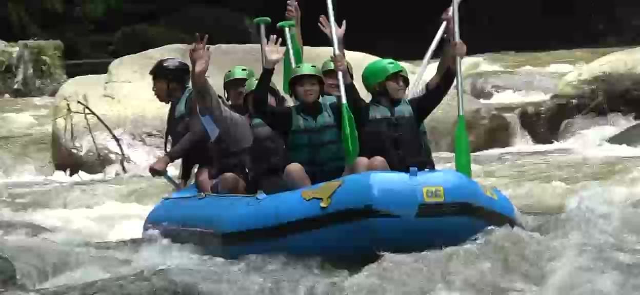 Rafting-Video: Paddeln durch die Stromschnellen des Ayung-Flusses